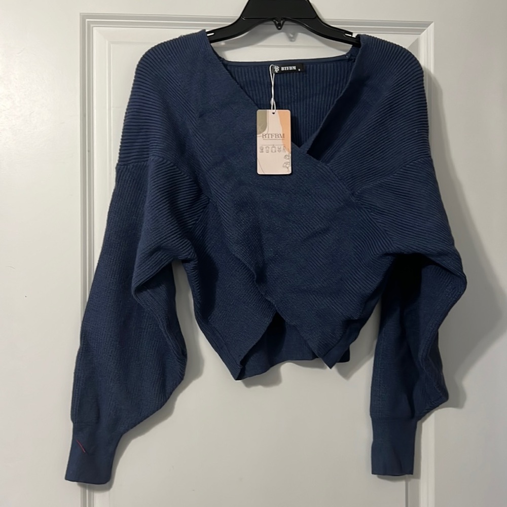 Cross Body style sweater sz small NWTS